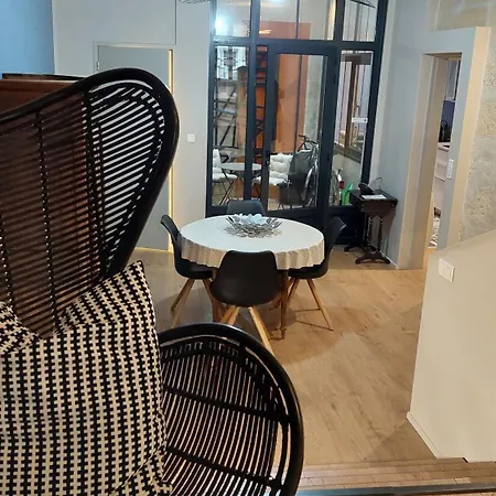 Apartman De Charme, Multi-niveaux - Jardin Public *